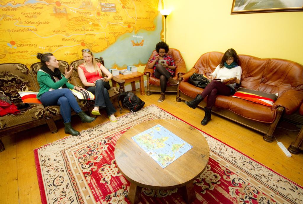 Cashel Holiday Hostel ภายนอก รูปภาพ