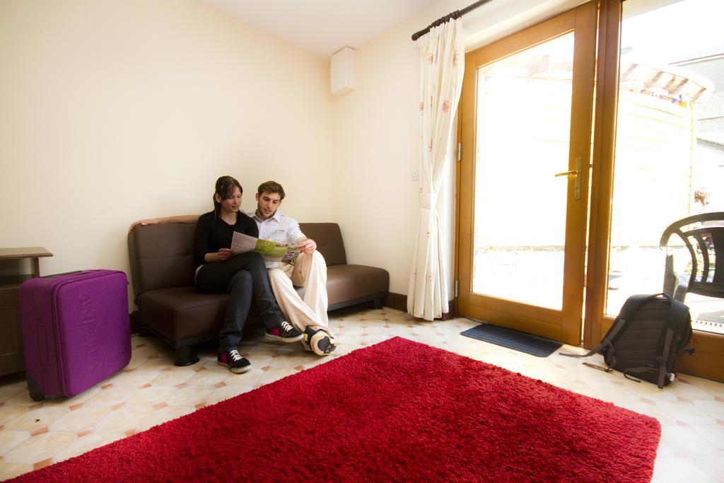 Cashel Holiday Hostel ภายนอก รูปภาพ